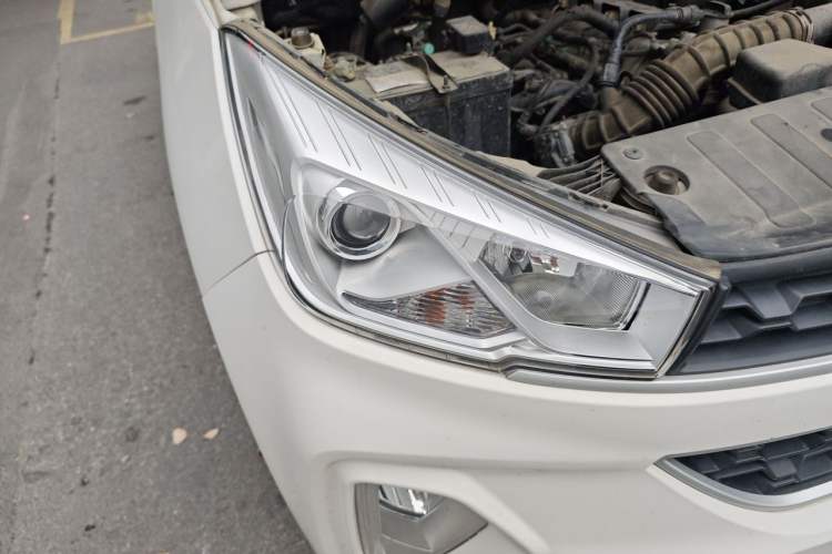 Used Wuling Hongguang S3 2019 1.5L Manual Comfort Model China VI Standard Right Front Headlight