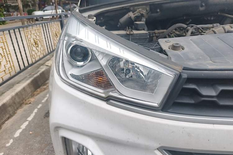Used Wuling Hongguang S3 2019 1.5L Manual Comfort Model China VI Standard Right Front Headlight