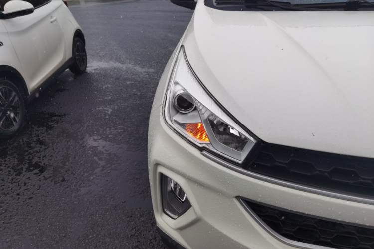 Used Wuling Hongguang S3 2019 1.5L Manual Comfort Model China VI Standard Right Front Headlight