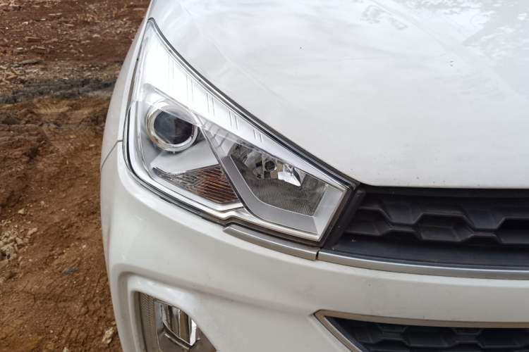 Used Wuling Hongguang S3 2019 1.5L Manual Comfort Model China VI Standard Right Front Headlight