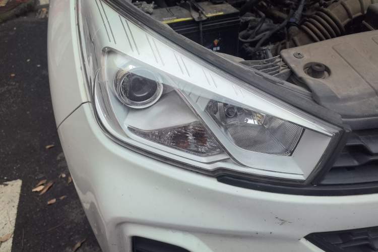 Used Wuling Hongguang S3 2019 1.5L Manual Standard Version China VI Standard Right Front Headlight