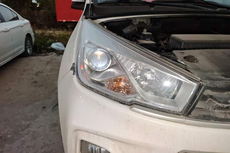 Used Wuling Hongguang S3 2019 1.5T Manual Comfort Edition China VI Standard Right Front Headlight