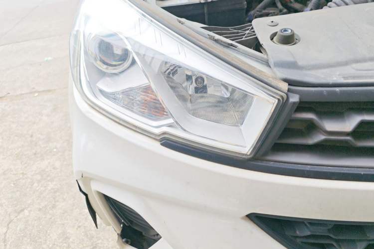 Used Wuling Hongguang S3 2019 1.5L Manual Comfort Model China VI Standard Right Front Headlight