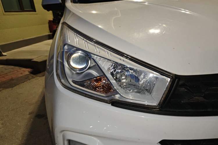 Used Wuling Hongguang S3 2019 1.5L Manual Standard Version China VI Standard Right Front Headlight