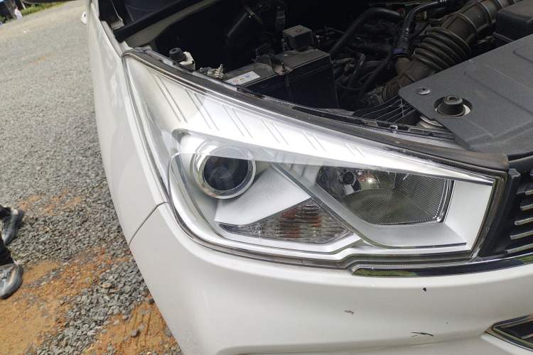 Used Wuling Hongguang S3 2019 1.5L Manual Luxury Model China VI Standard Right Front Headlight