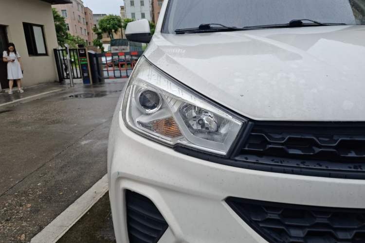Used Wuling Hongguang S3 2019 1.5L Manual Standard Version China VI Standard Right Front Headlight