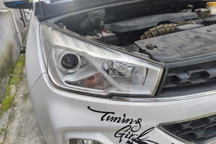 Used Wuling Hongguang S3 2019 Automatic Clutch Version 1.5L Manual Luxury Model China V Standard Right Front Headlight