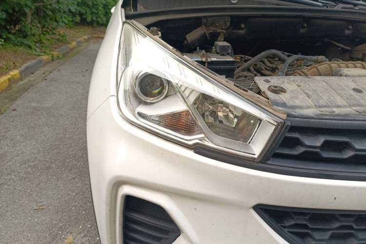 Used Wuling Hongguang S3 2019 1.5L Manual Standard Version China VI Standard Right Front Headlight