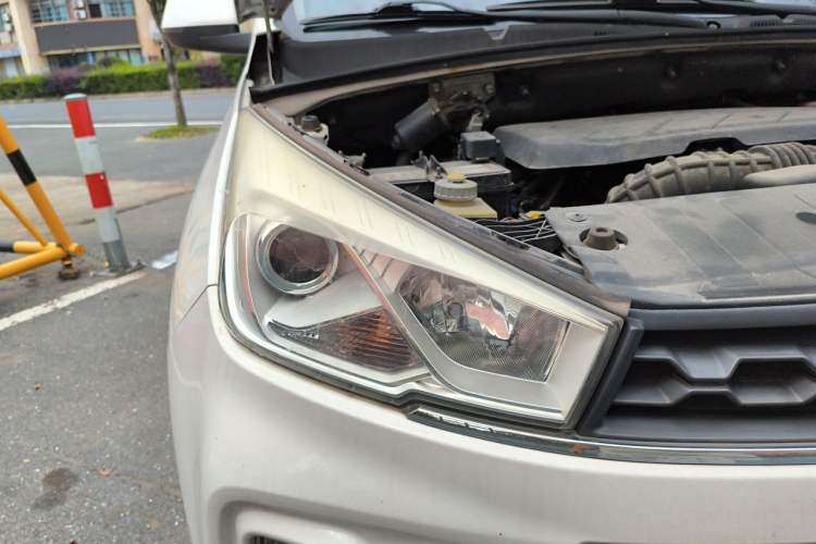 Used Wuling Hongguang S3 2019 Automatic Clutch Version 1.5L Manual Luxury Model China V Standard Right Front Headlight