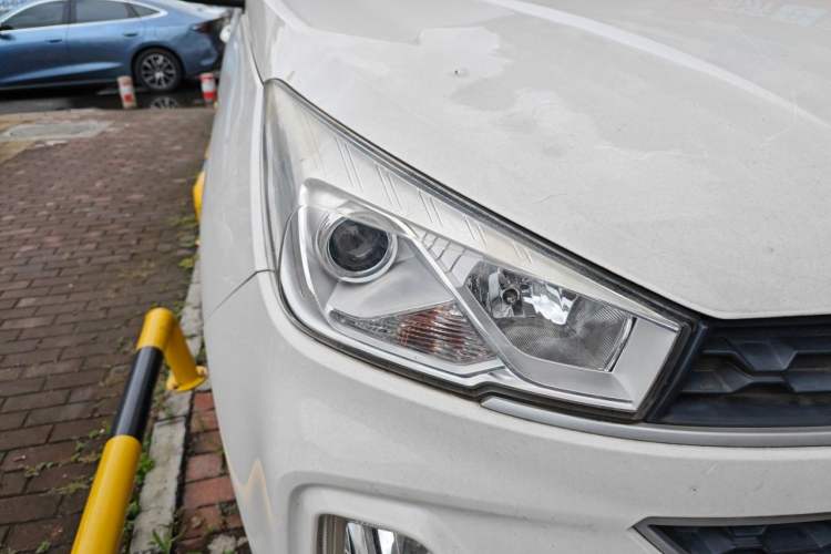 Used Wuling Hongguang S3 2019 1.5L Manual Comfort Model China VI Standard Right Front Headlight