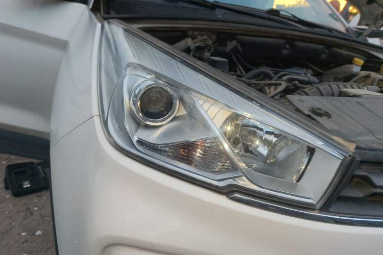 Used Wuling Hongguang S3 2019 1.5L Manual Luxury Model China VI Standard Right Front Headlight