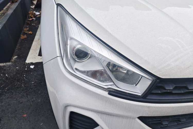Used Wuling Hongguang S3 2019 1.5L Manual Standard Version China VI Standard Right Front Headlight