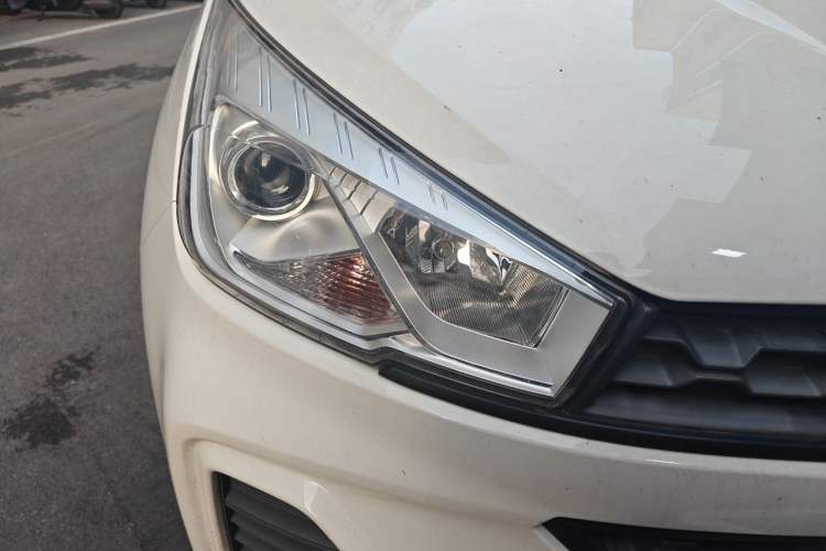 Used Wuling Hongguang S3 2019 1.5L Manual Standard Version China VI Standard Right Front Headlight