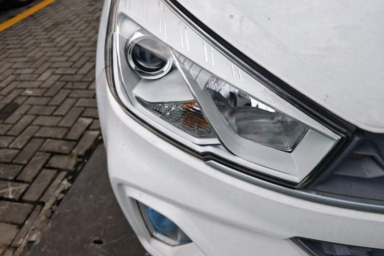 Used Wuling Hongguang S3 2019 1.5L Manual Comfort Model China VI Standard Right Front Headlight