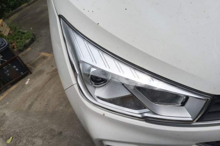 Used Wuling Hongguang S3 2019 1.5L Manual Comfort Model China VI Standard Right Front Headlight