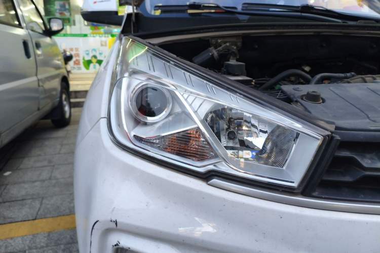 Used Wuling Hongguang S3 2019 1.5L Manual Comfort Model China VI Standard Right Front Headlight