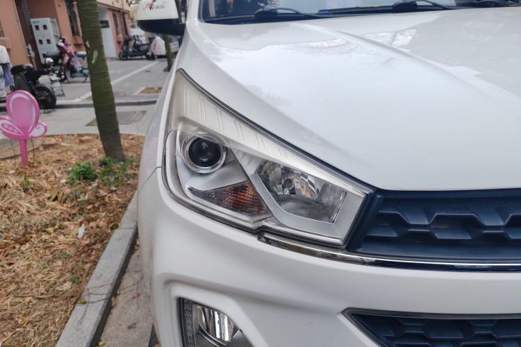 Used Wuling Hongguang S3 2019 Automatic Clutch Version 1.5L Manual Luxury Model China V Standard Right Front Headlight