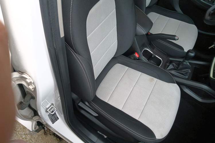 Used Wuling Hongguang S3 2019 1.5L Manual Standard Version China VI Standard Right Front Seat