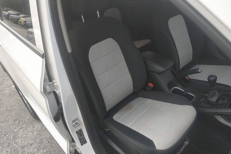 Used Wuling Hongguang S3 2019 1.5L Manual Standard Version China VI Standard Right Front Seat