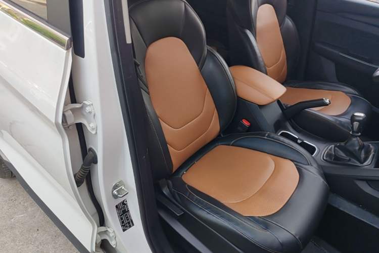 Used Wuling Hongguang S3 2019 Automatic Clutch Version 1.5L Manual Comfort Model China V Standard Right Front Seat