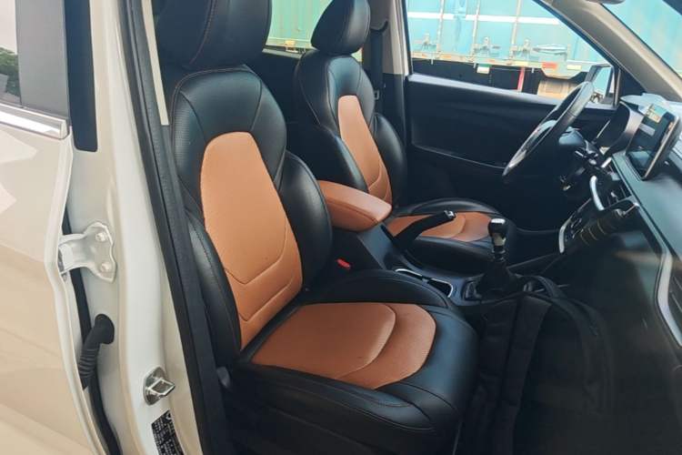 Used Wuling Hongguang S3 2019 1.5L Manual Comfort Model China VI Standard Right Front Seat