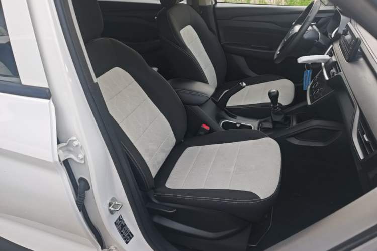 Used Wuling Hongguang S3 2019 1.5L Manual Standard Version China VI Standard Right Front Seat