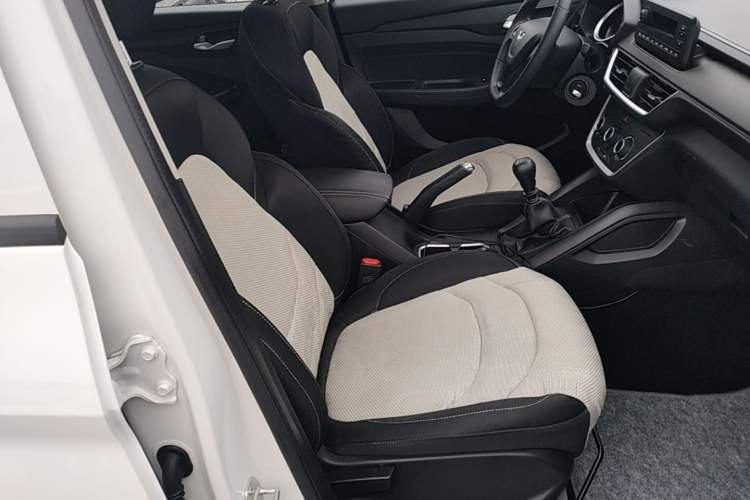 Used Wuling Hongguang S3 2019 1.5L Manual Standard Version China VI Standard Right Front Seat
