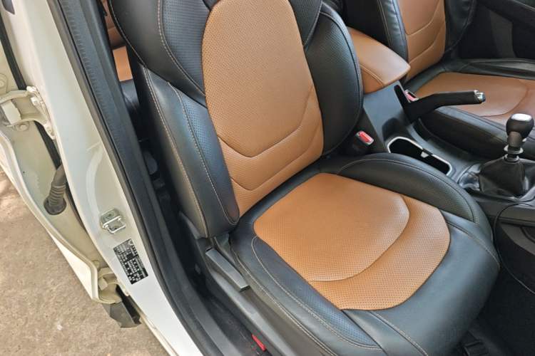 Used Wuling Hongguang S3 2019 Automatic Clutch Version 1.5L Manual Comfort Model China V Standard Right Front Seat