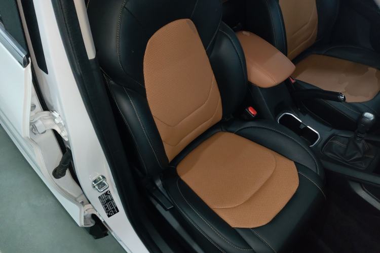 Used Wuling Hongguang S3 2019 1.5L Manual Comfort Model China VI Standard Right Front Seat