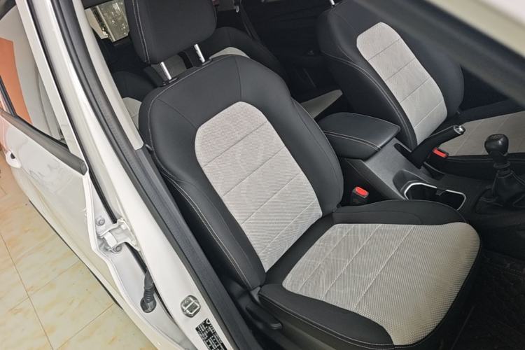 Used Wuling Hongguang S3 2019 1.5L Manual Standard Version China VI Standard Right Front Seat