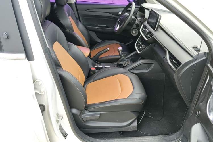 Used Wuling Hongguang S3 2019 1.5L Manual Comfort Model China VI Standard Right Front Seat