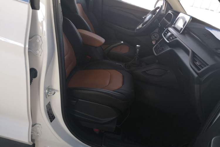 Used Wuling Hongguang S3 2019 1.5L Manual Comfort Model China VI Standard Right Front Seat