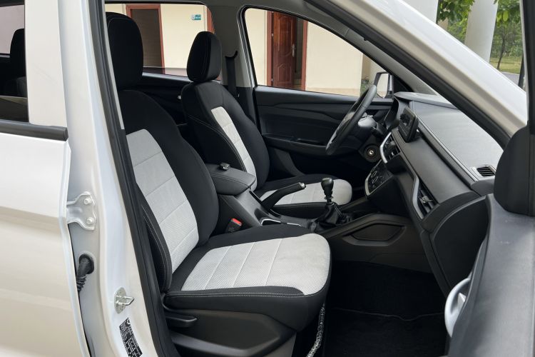Used Wuling Hongguang S3 2019 1.5L Manual Standard Version China VI Standard Right Front Seat