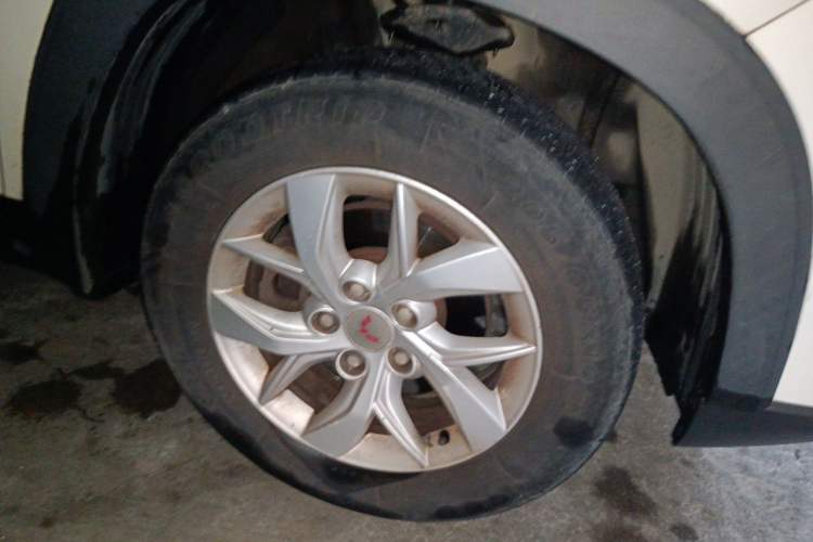 Used Wuling Hongguang S3 2019 1.5L Manual Comfort Model China VI Standard Right Front Wheel Hub