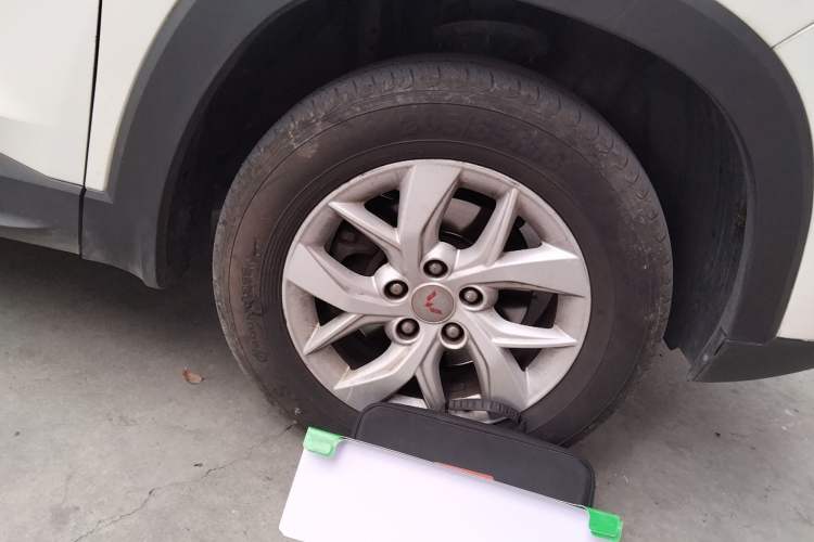 Used Wuling Hongguang S3 2019 1.5L Manual Standard Version China VI Standard Right Front Wheel Hub