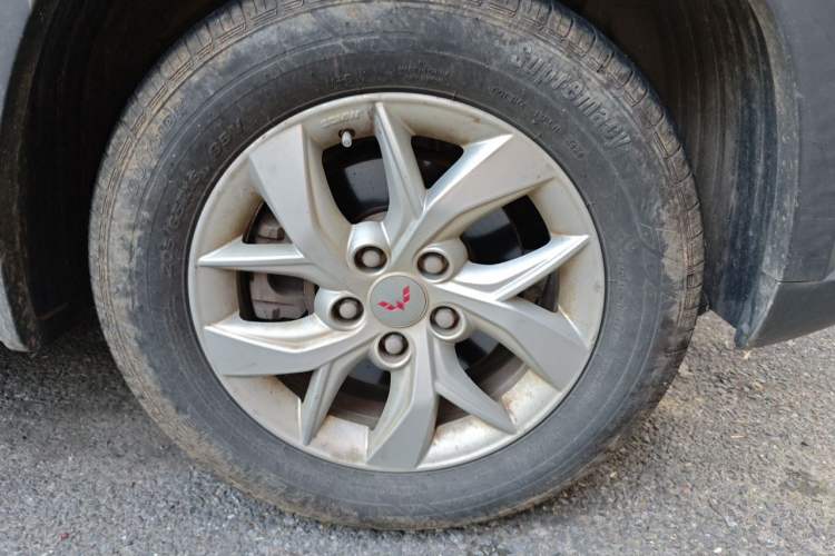 Used Wuling Hongguang S3 2019 1.5L Manual Standard Version China VI Standard Right Front Wheel Hub
