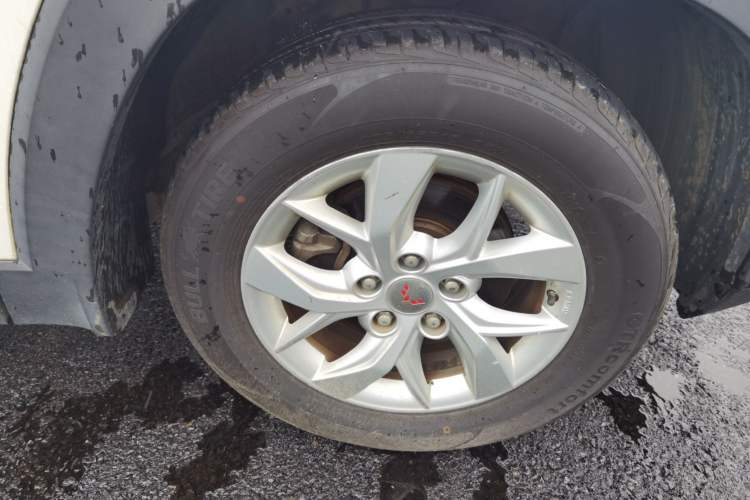 Used Wuling Hongguang S3 2019 1.5L Manual Comfort Model China VI Standard Right Front Wheel Hub