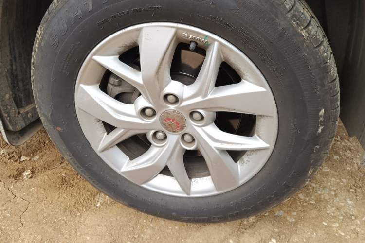 Used Wuling Hongguang S3 2019 1.5L Manual Comfort Model China VI Standard Right Front Wheel Hub