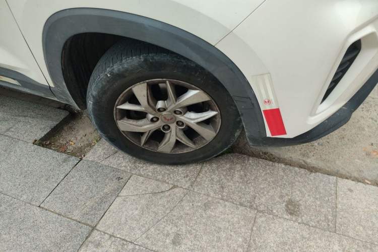 Used Wuling Hongguang S3 2019 1.5L Manual Standard Version China VI Standard Right Front Wheel Hub