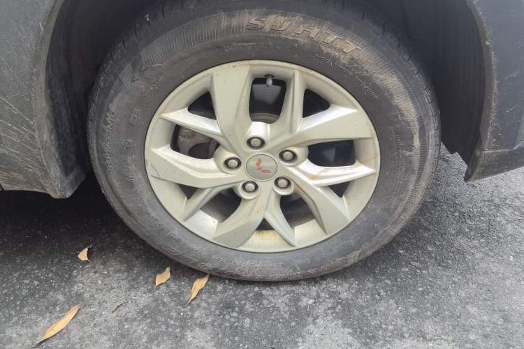 Used Wuling Hongguang S3 2019 1.5L Manual Standard Version China VI Standard Right Front Wheel Hub