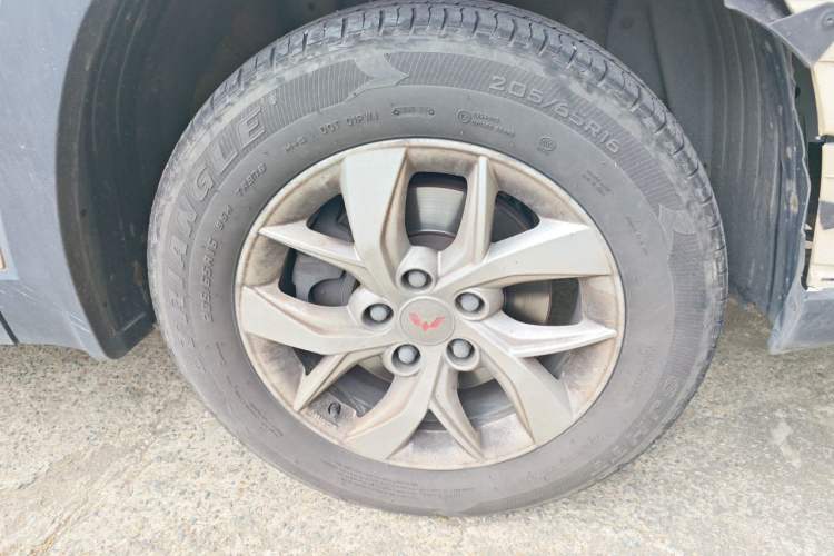 Used Wuling Hongguang S3 2019 1.5L Manual Comfort Model China VI Standard Right Front Wheel Hub