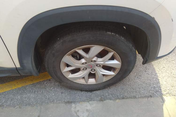 Used Wuling Hongguang S3 2019 1.5L Manual Standard Version China VI Standard Right Front Wheel Hub