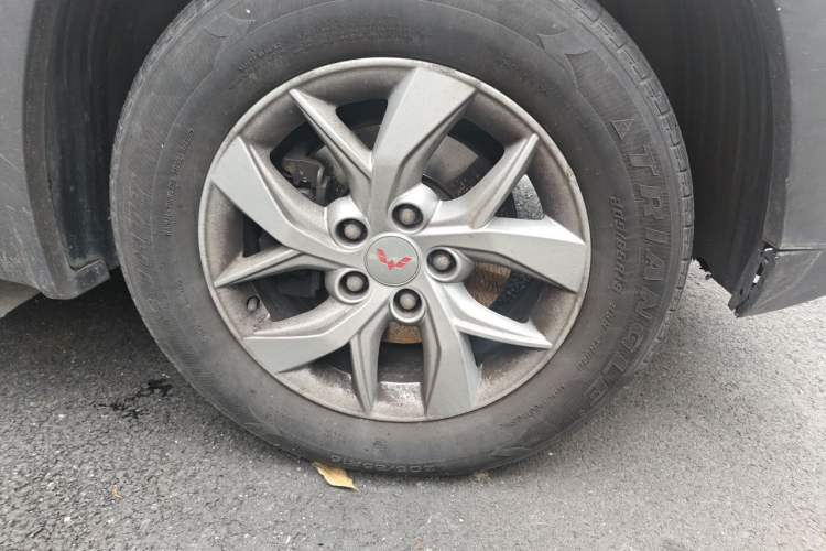 Used Wuling Hongguang S3 2019 1.5L Manual Standard Version China VI Standard Right Front Wheel Hub
