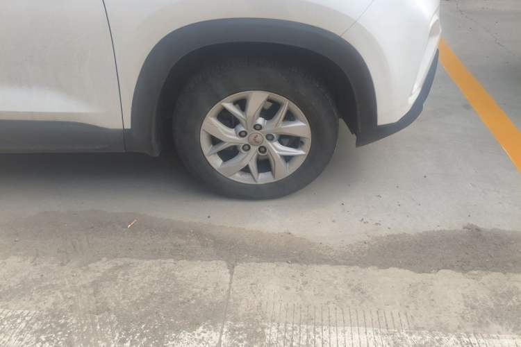 Used Wuling Hongguang S3 2019 1.5L Manual Standard Version China VI Standard Right Front Wheel Hub