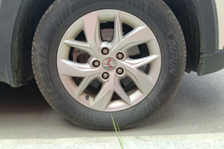 Used Wuling Hongguang S3 2019 1.5L Manual Comfort Model China VI Standard Right Front Wheel Hub