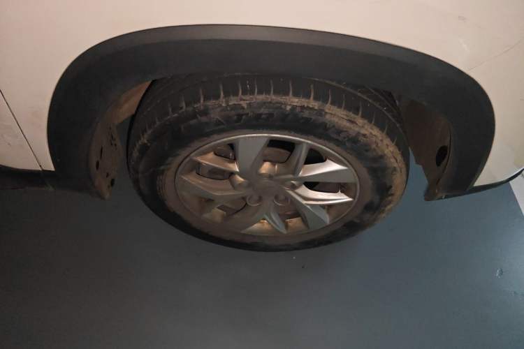 Used Wuling Hongguang S3 2019 1.5L Manual Standard Version China VI Standard Right Front Wheel Hub