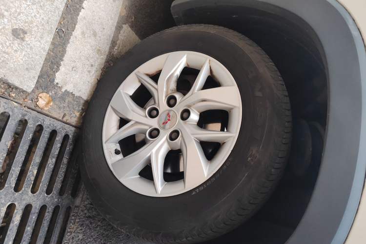 Used Wuling Hongguang S3 2019 Automatic Clutch Version 1.5L Manual Luxury Model China V Standard Right Front Wheel Hub