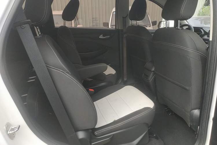 Used Wuling Hongguang S3 2019 1.5L Manual Standard Version China VI Standard Right Rear Seat