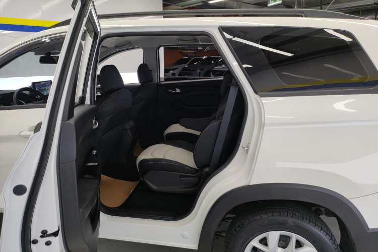 Used Wuling Hongguang S3 2019 1.5L Manual Standard Version China VI Standard Right Rear Seat