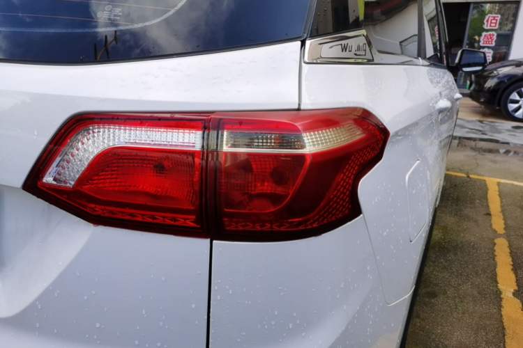 Used Wuling Hongguang S3 2019 1.5L Manual Comfort Model China VI Standard Right Rear Taillight